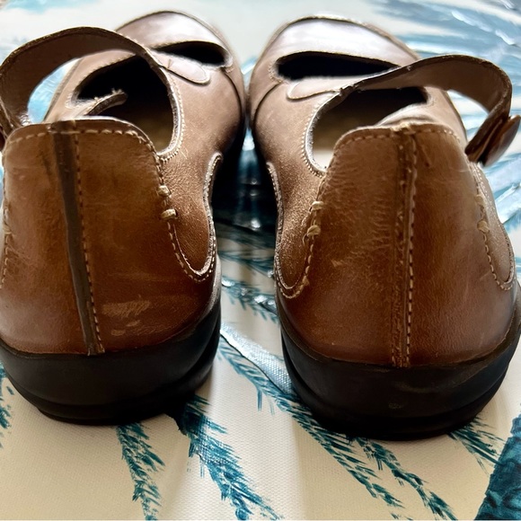 L.L. Bean Mary Janes - Picture 4 of 12